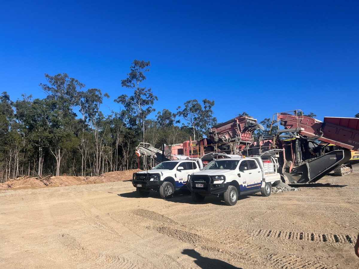 ACR North service utes in front of a mobile crushing plant